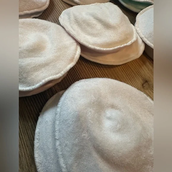 Bundle of Reusable & Disposable Nursing Pads - Picture 3 of 4